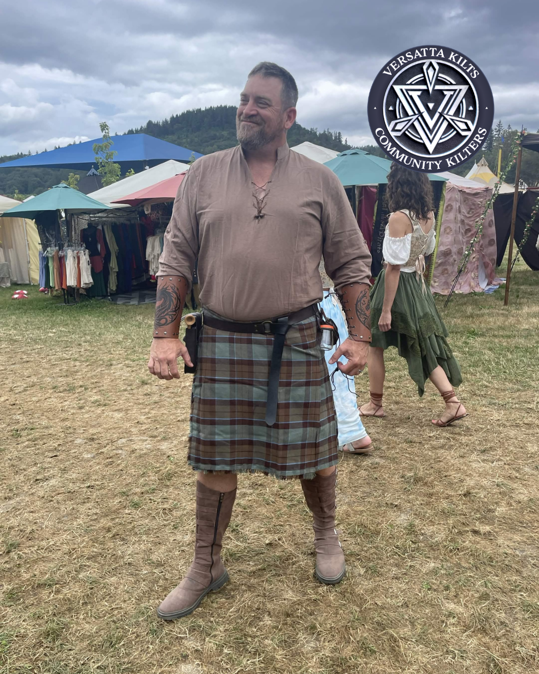Community kilter wearing a Versatta tartan hybrid cargo kilt with belt and accessories at a Renaissance Faire