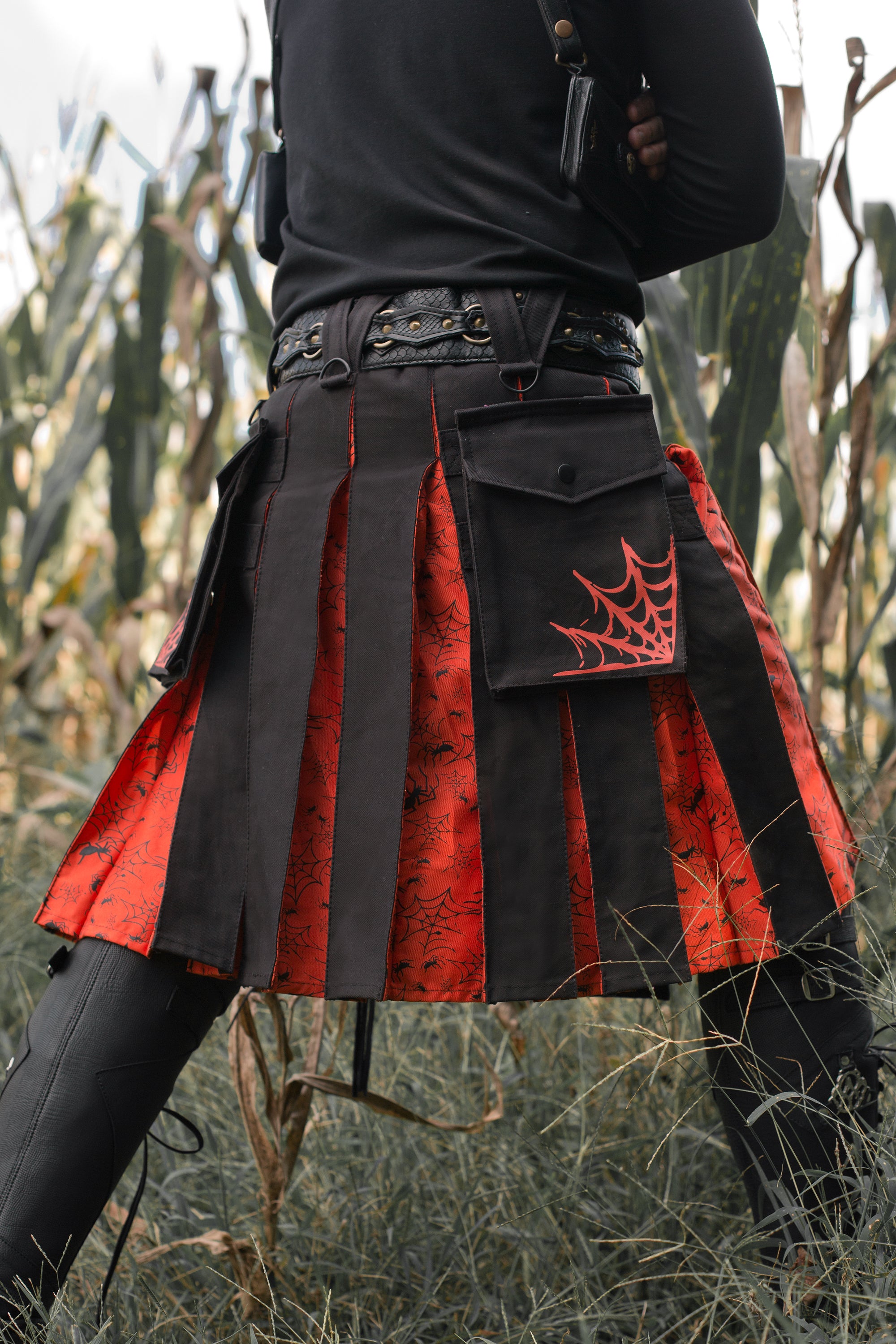 Versatta Knee-Length Spooky Spider Cargo Kilt – 19"