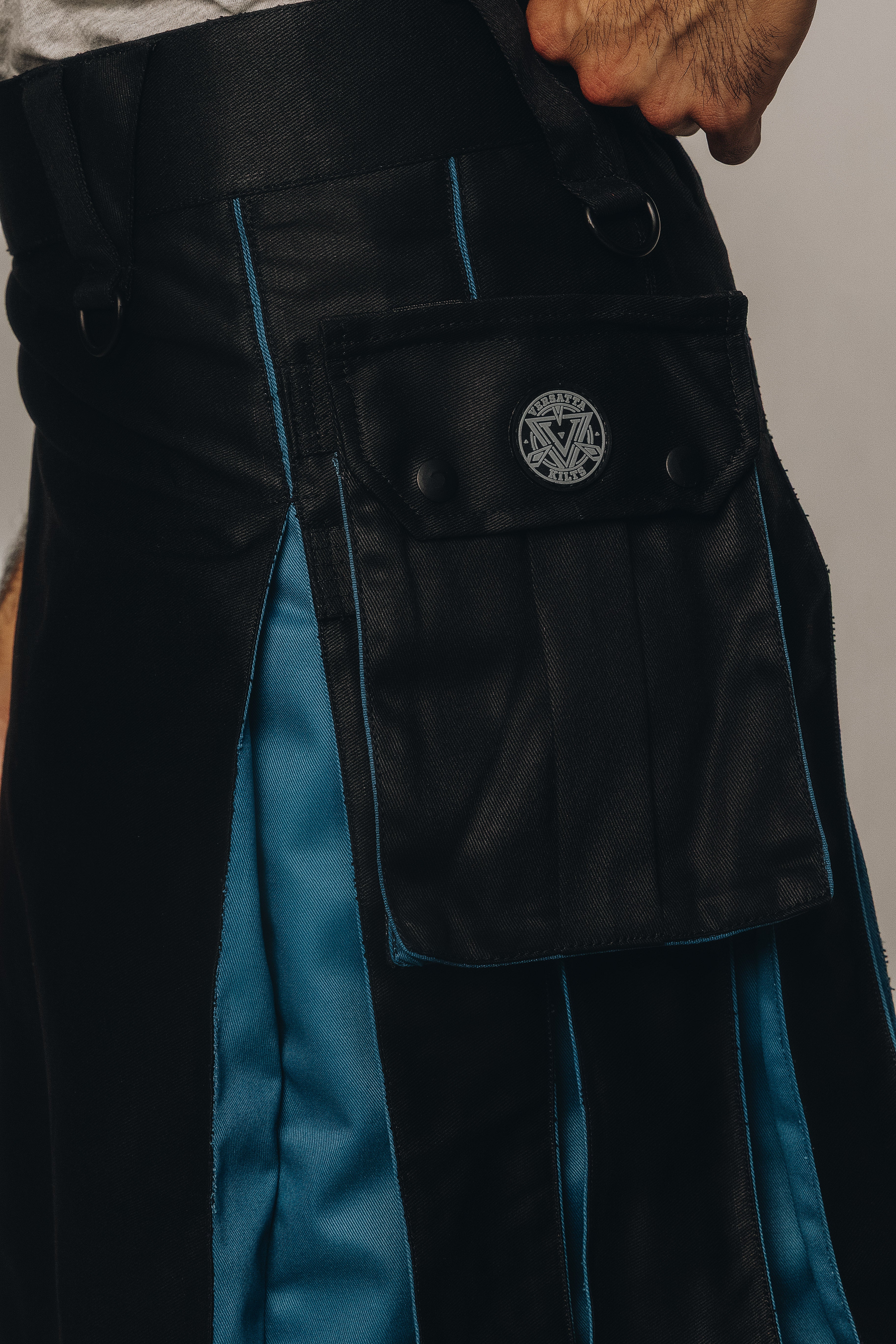 Versatta Hybrid Solid Cargo Kilt – 23"