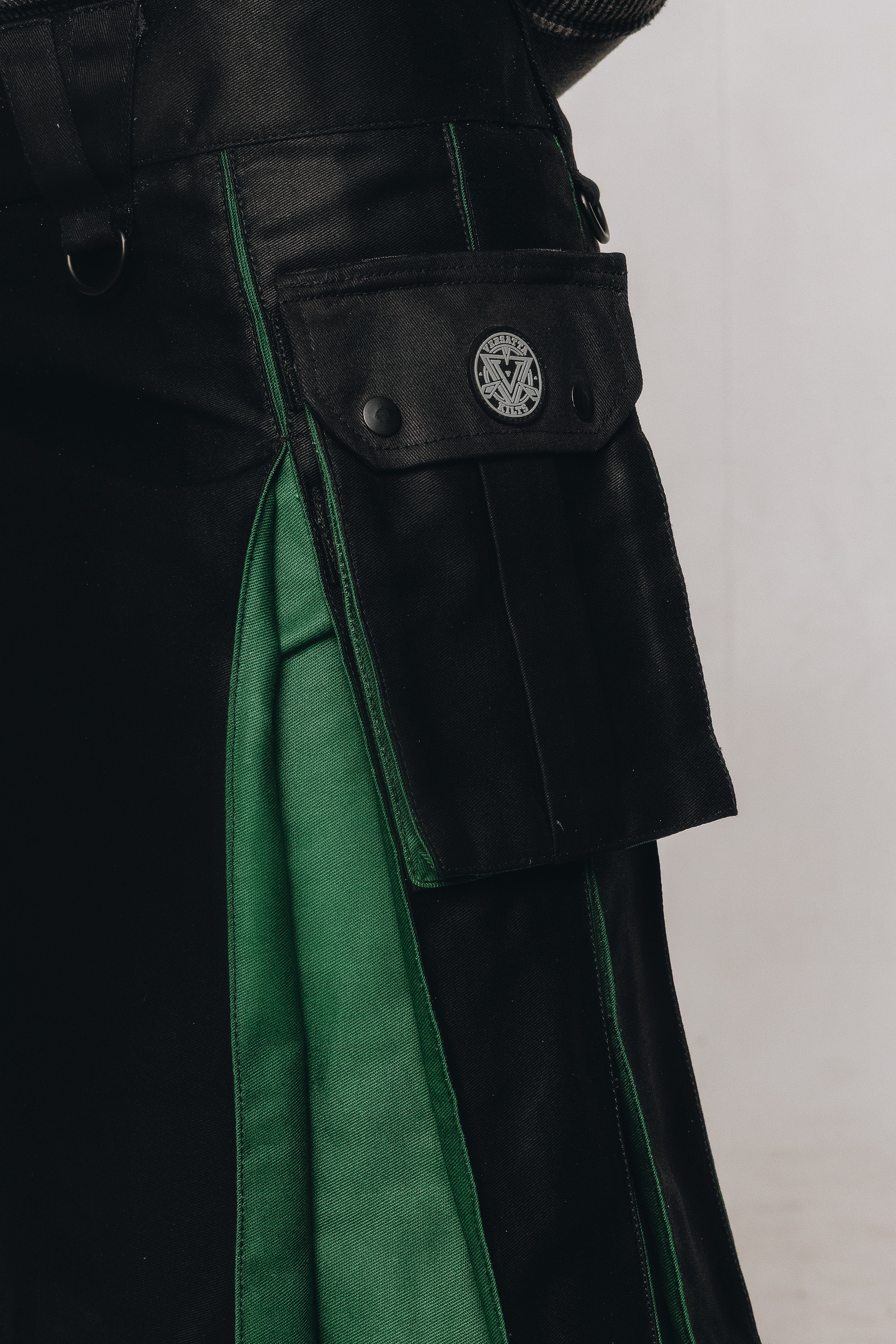Versatta Hybrid Solid Cargo Kilt – 23"
