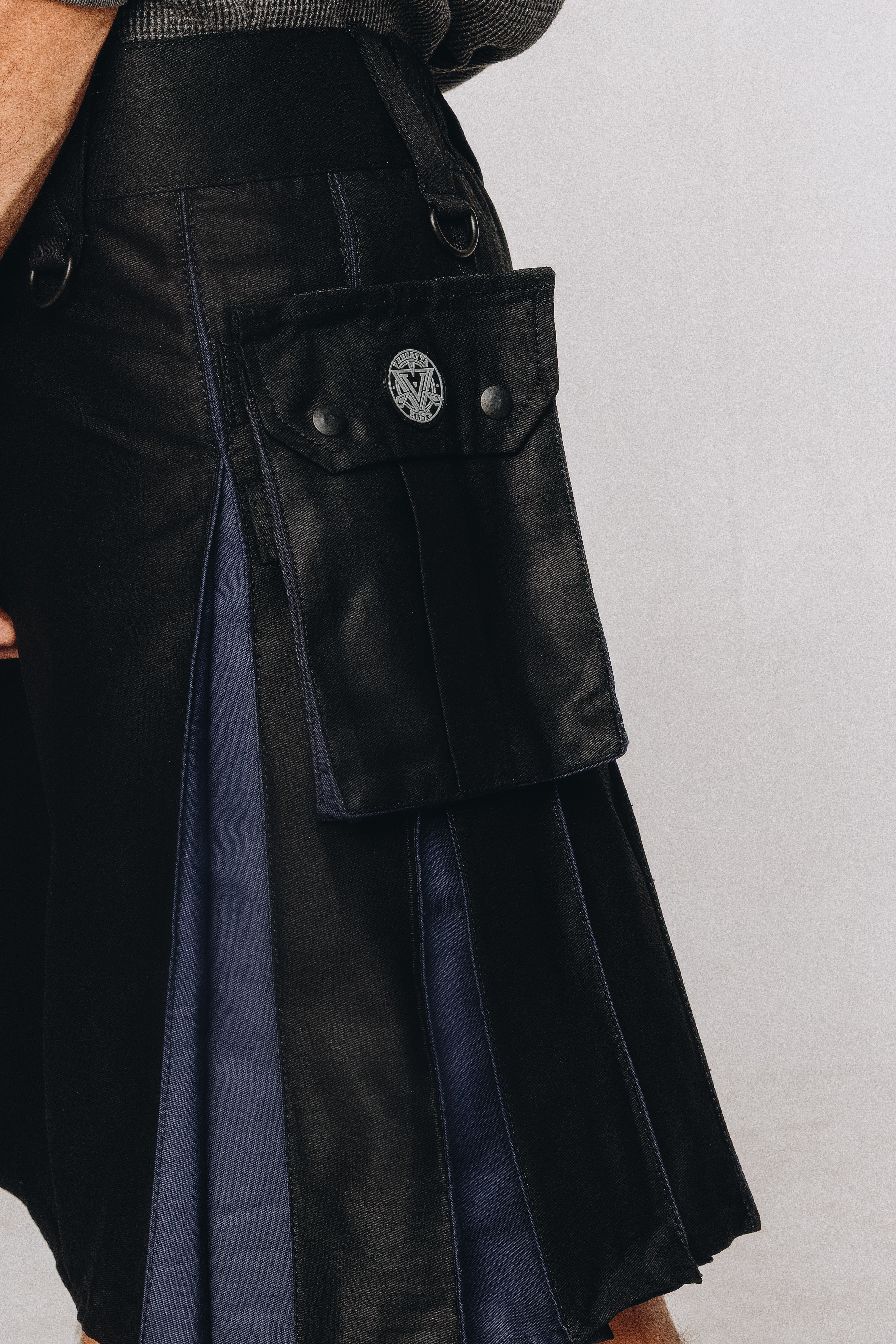 Versatta Hybrid Solid Cargo Kilt – 23"