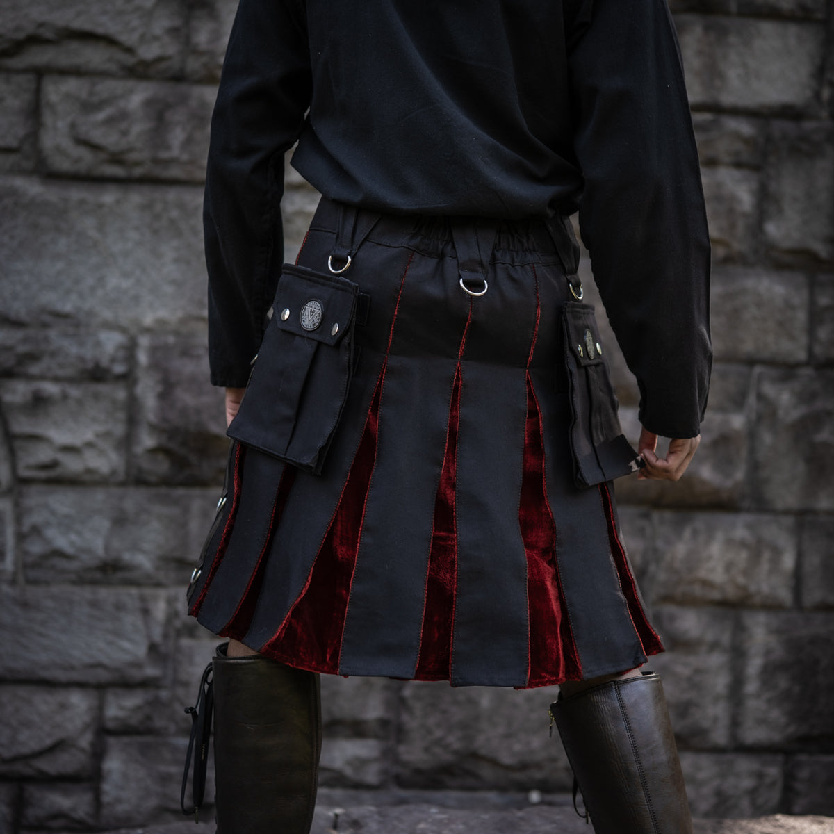 Versatta Gothic Velvet Cargo Kilt – 23"