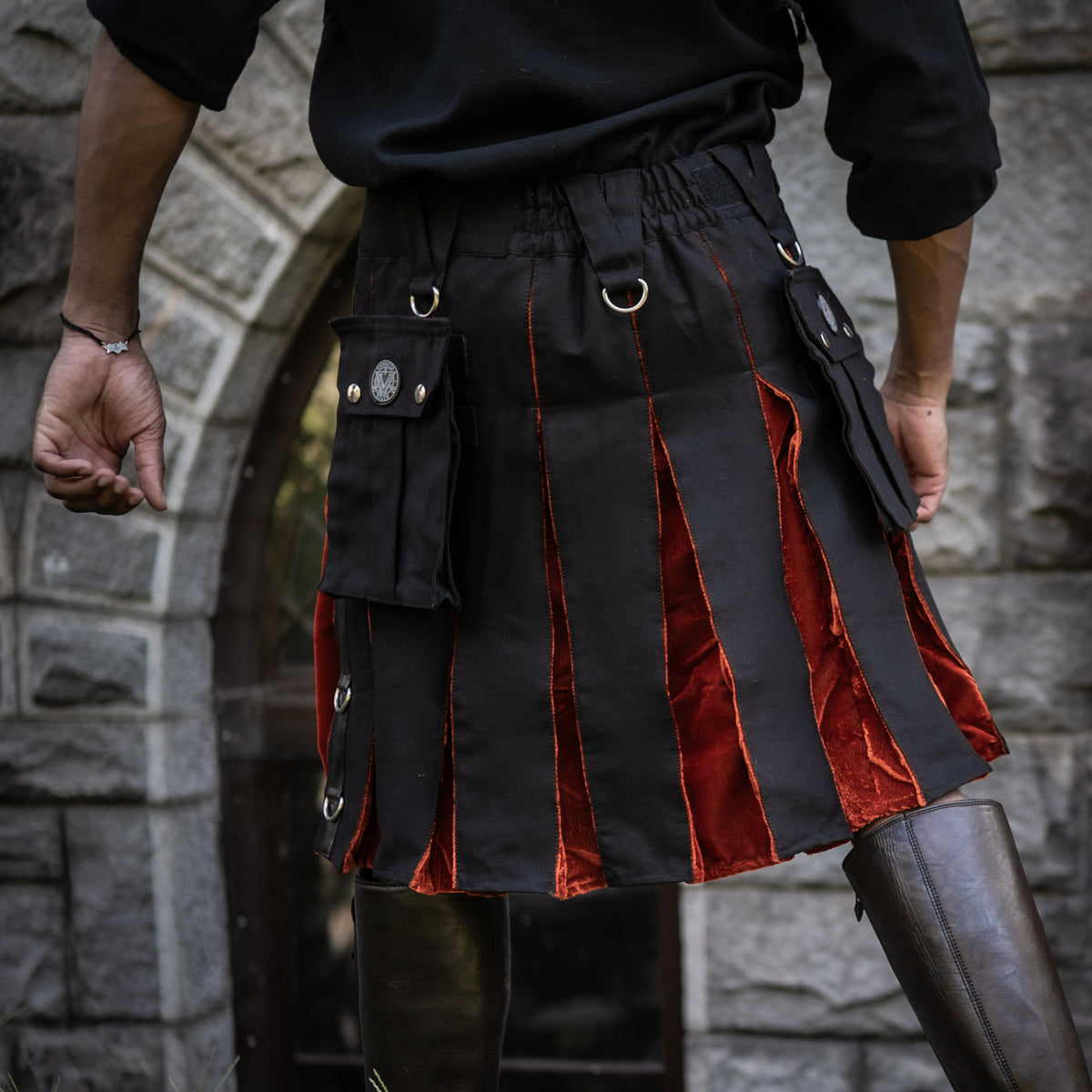 Versatta Gothic Velvet Cargo Kilt – 23"